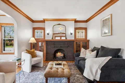 $599,000 | 944 North Humphrey Avenue, Oak Park, IL 60302