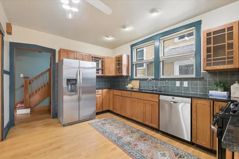 $599,000 | 944 North Humphrey Avenue, Oak Park, IL 60302