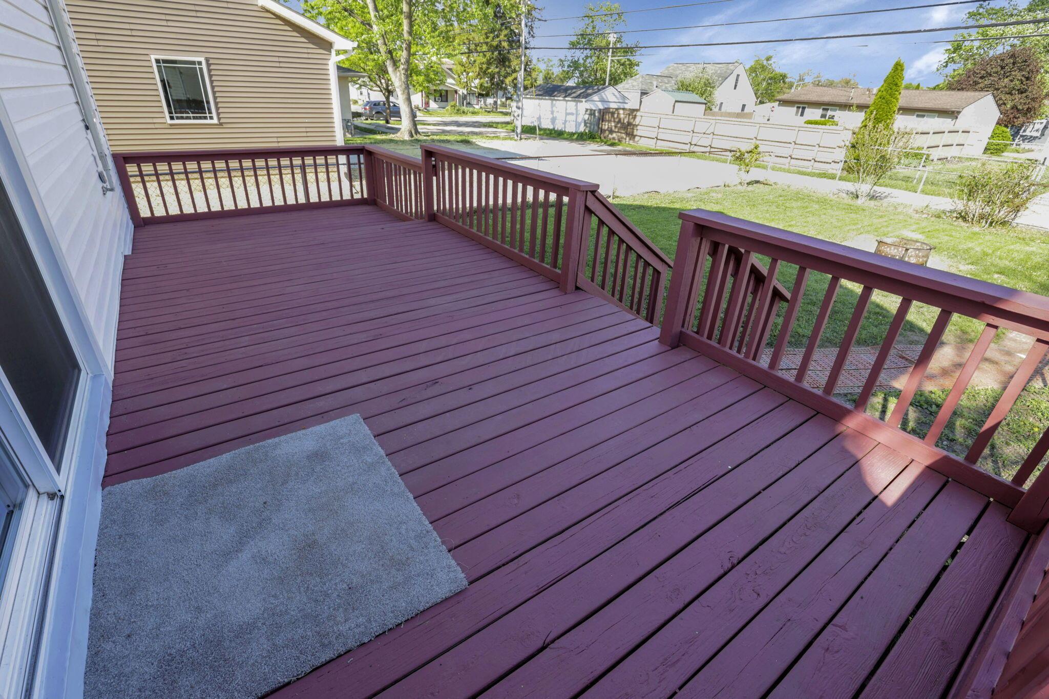 800 South Yearling Road Columbus, OH 43213 - Photo 44 of 57 Spacious deck off the back of the house.