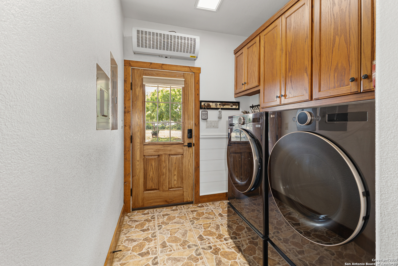 4355 Highway 16 Jourdanton, TX 78026 - Photo 18 of 49