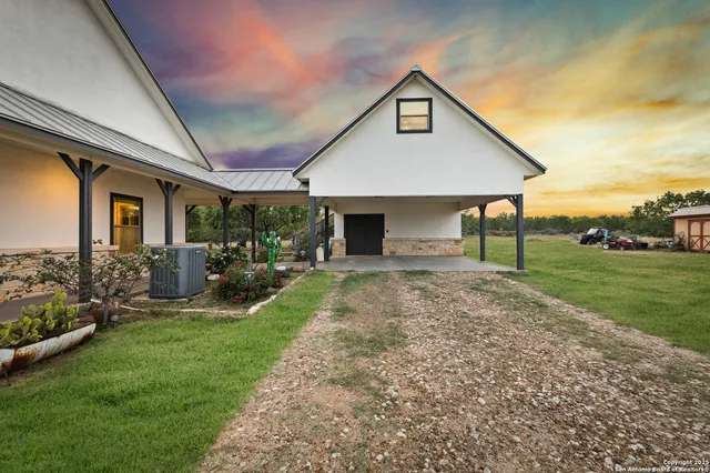 $599,900 | 4355 Highway 16, Jourdanton, TX 78026