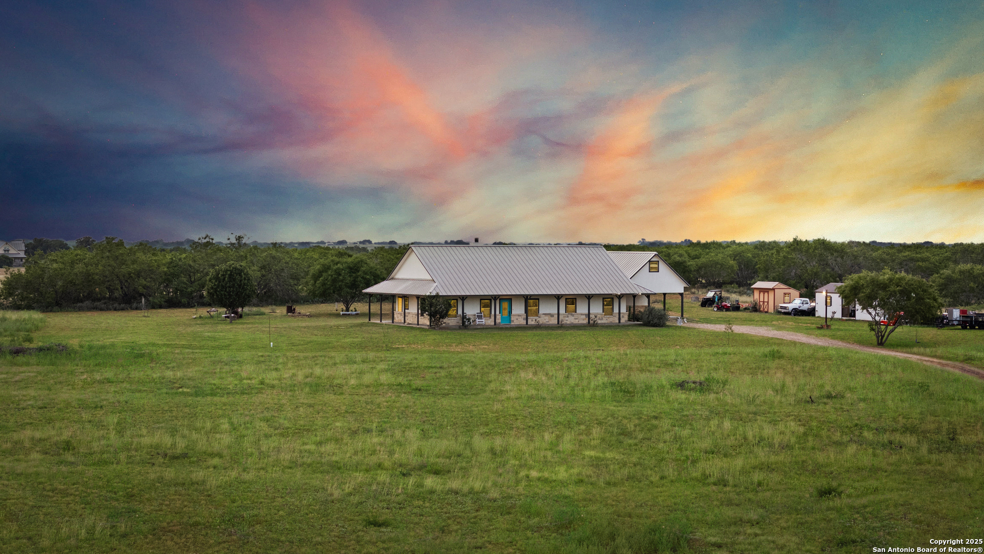 4355 Highway 16 Jourdanton, TX 78026 - Photo 7 of 49