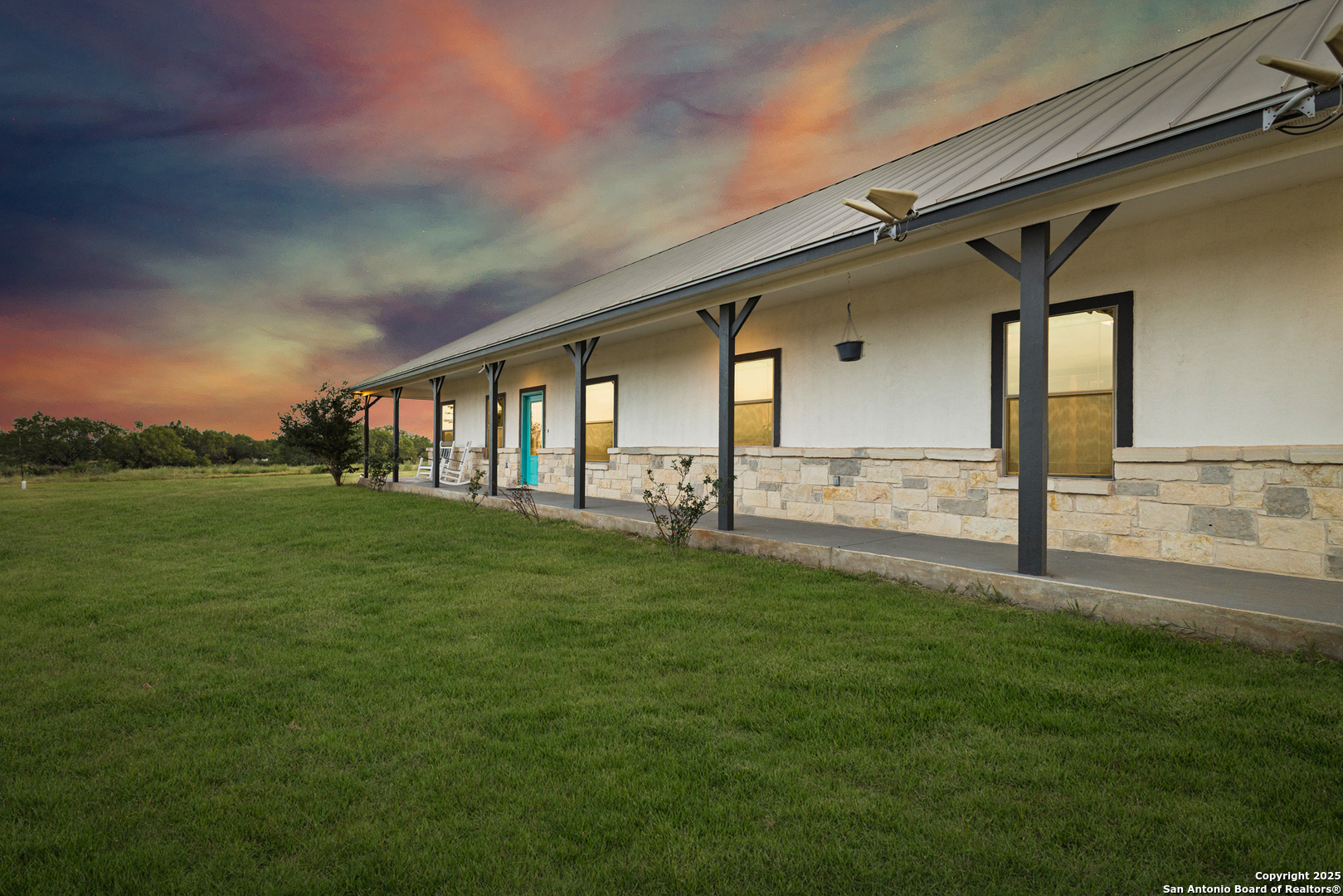 4355 Highway 16 Jourdanton, TX 78026 - Photo 8 of 49