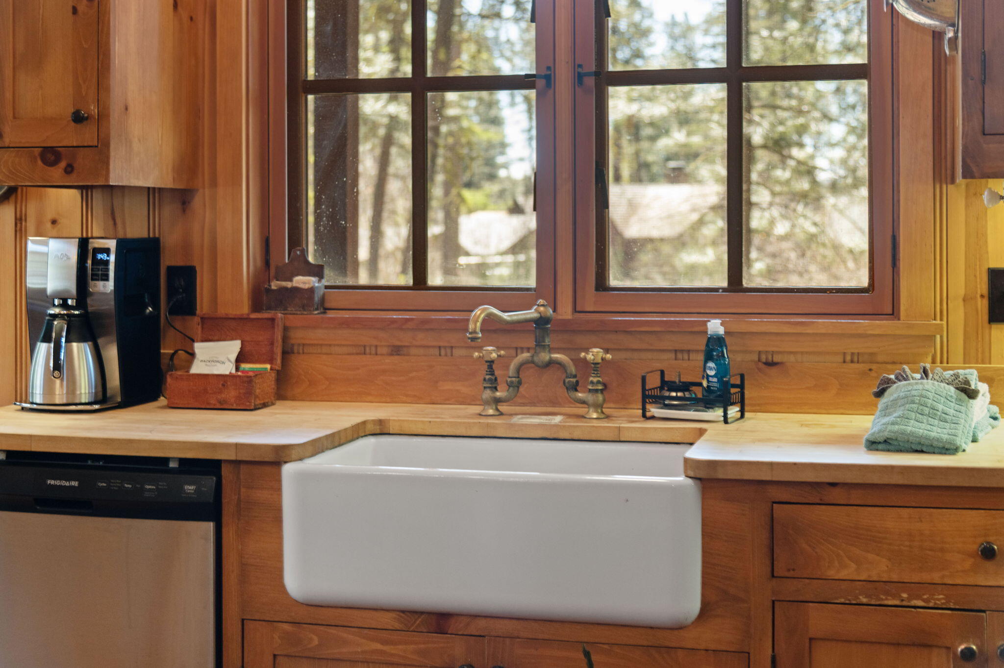 13375 Southwest Forest Service Road, Unit CABIN 18 U1 Camp Sherman, OR 97730 - Photo 7 of 31 a bathroom with a sink and a window