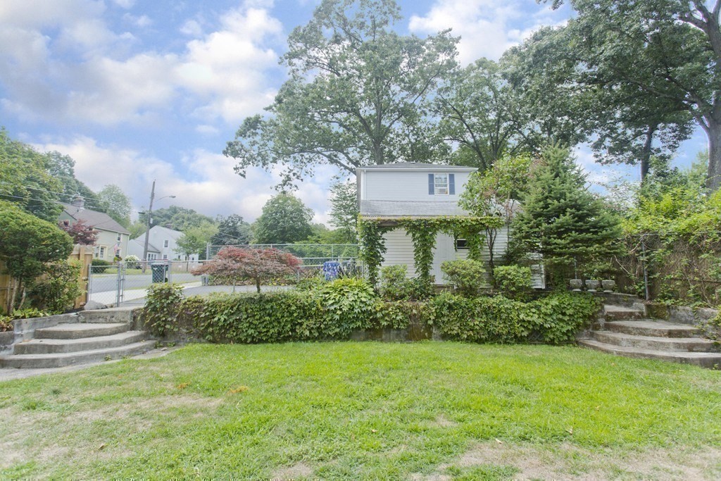 509 Plumtree Road Springfield, MA 01118 - Photo 32 of 34 a view of a garden