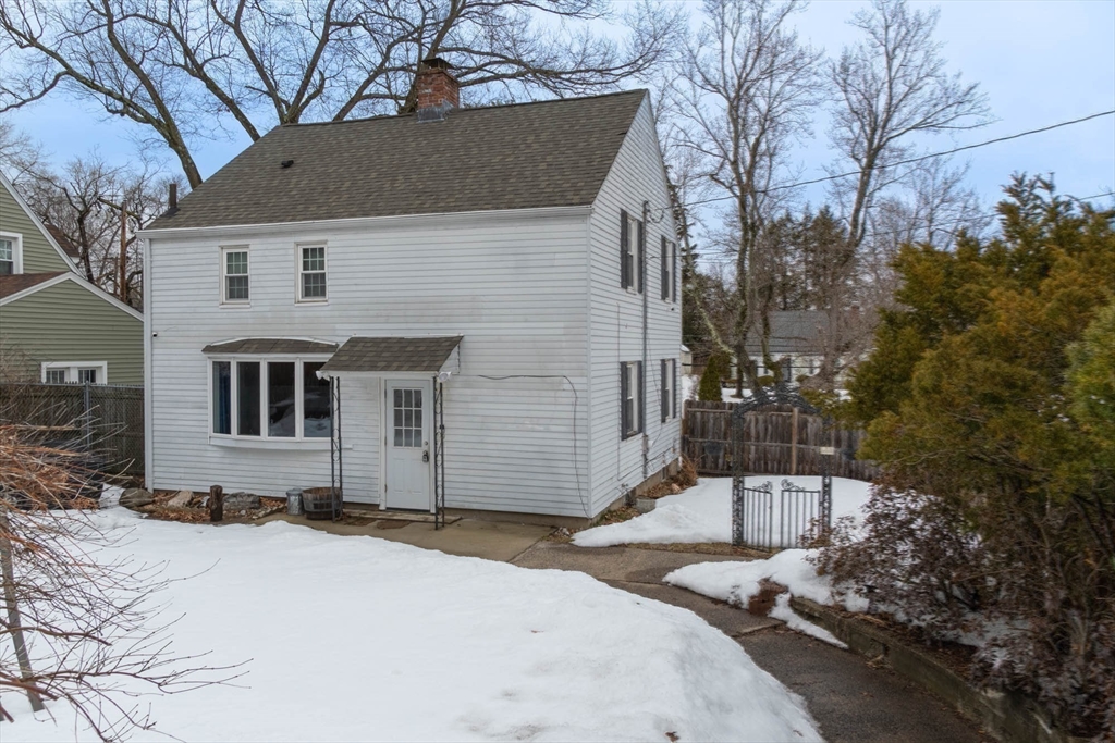 509 Plumtree Road Springfield, MA 01118 - Photo 34 of 34 a front view of a house with a yard