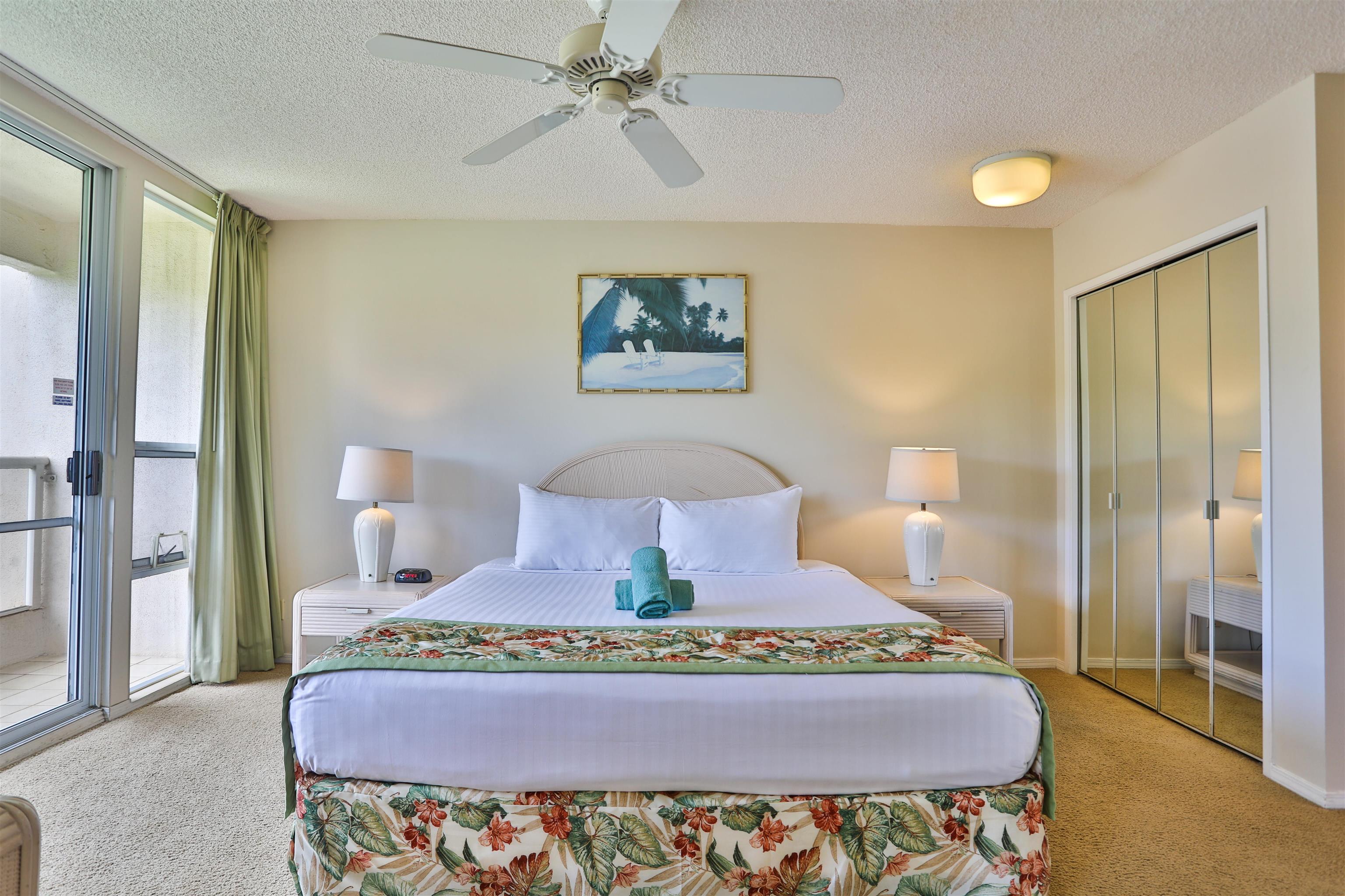 2575 South Kihei Road, Unit G306 Kihei, HI 96753 - Photo 6 of 18 a bedroom with a bed and a chandelier