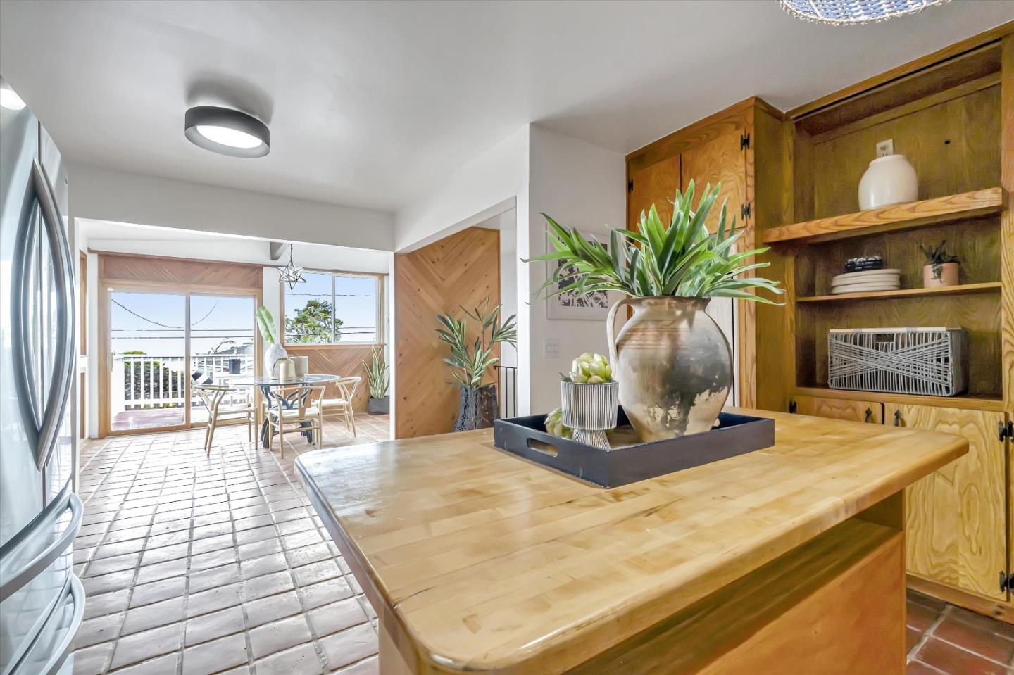 722 Seacliff Drive Aptos, CA 95003 - Photo 19 of 51 a living room with furniture