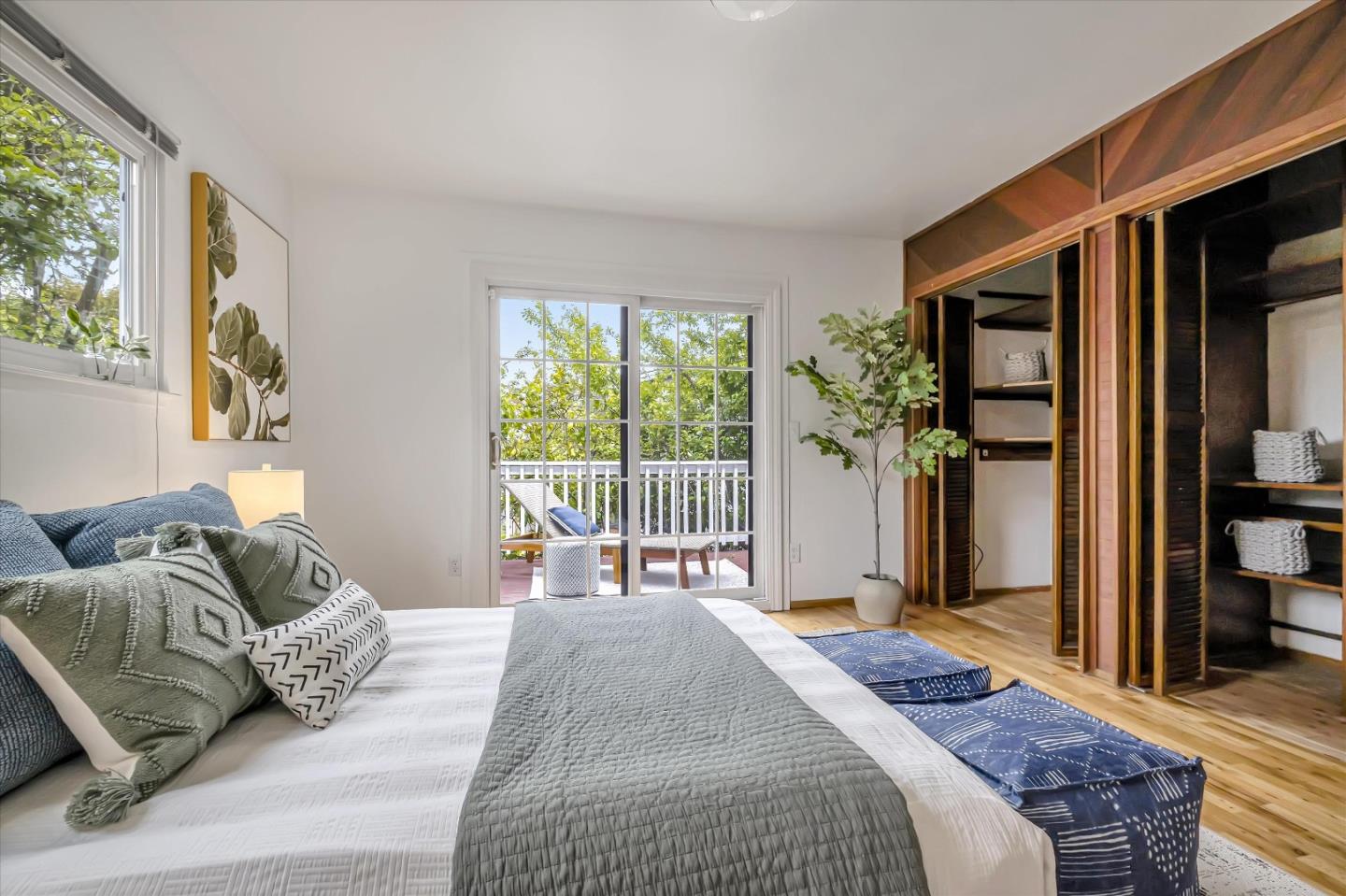 722 Seacliff Drive Aptos, CA 95003 - Photo 26 of 51 a bedroom with a large bed and a window