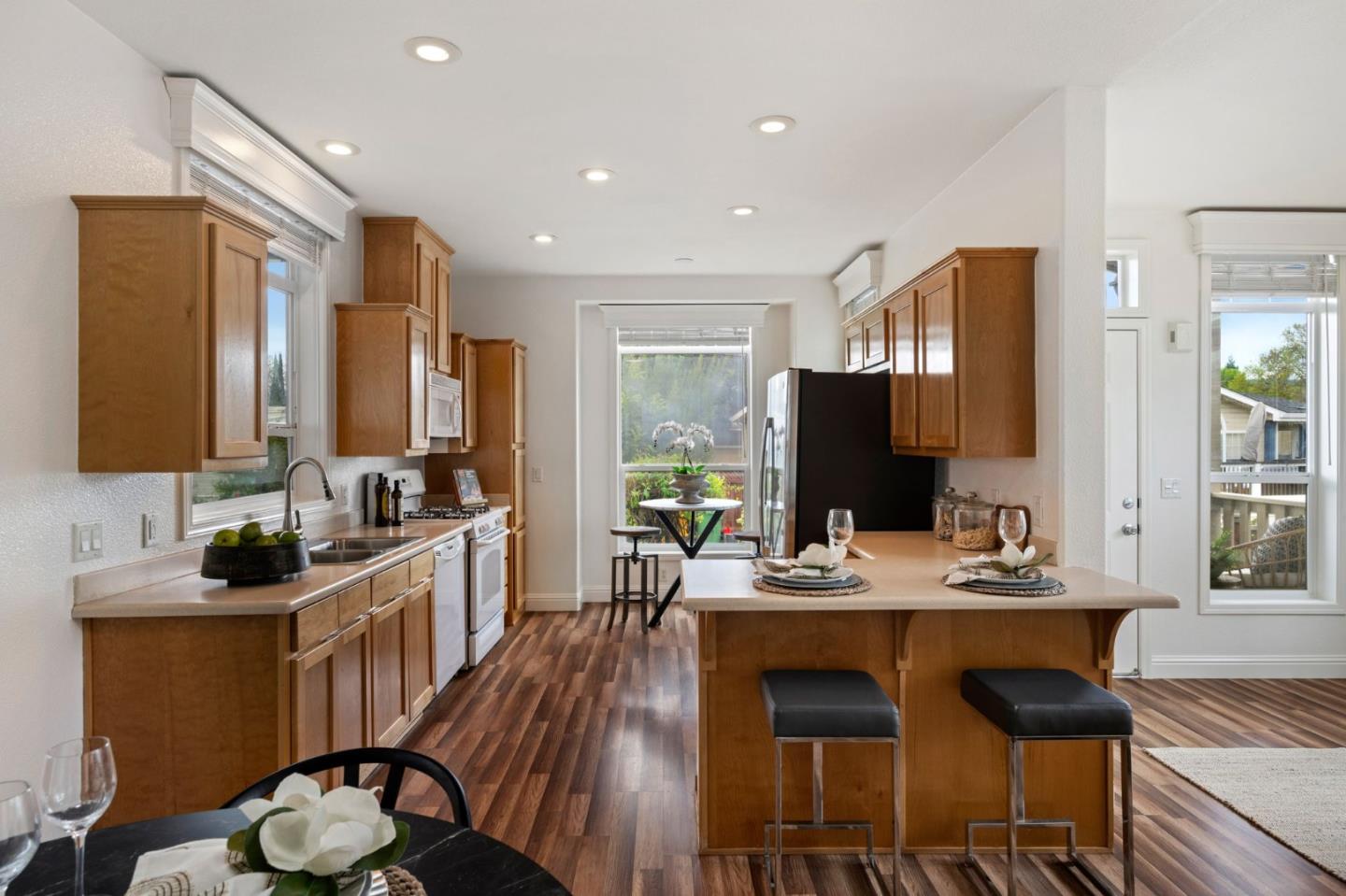6130 Monterey Road, Unit 189 San Jose, CA 95138 - Photo 13 of 42 a dining room with furniture and a flat screen tv