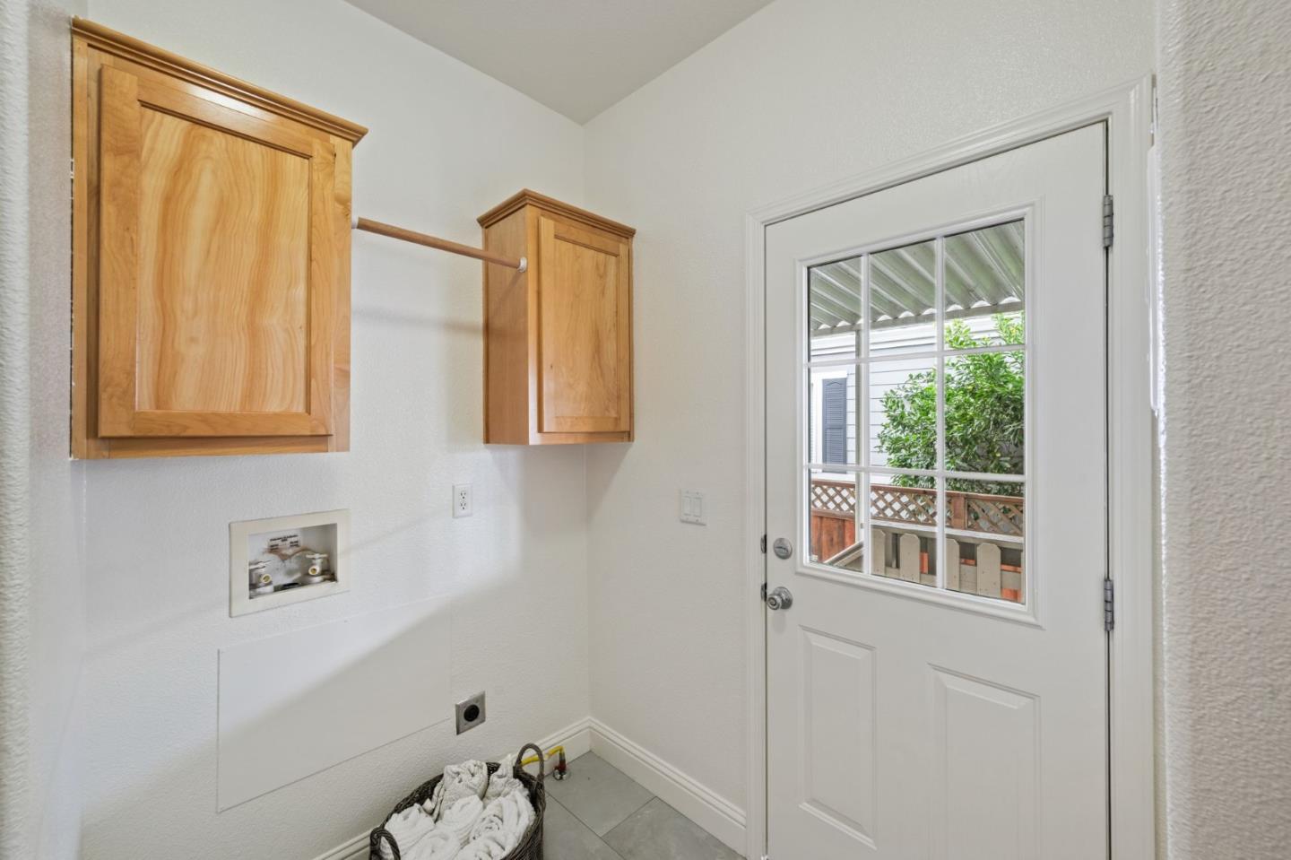 6130 Monterey Road, Unit 189 San Jose, CA 95138 - Photo 20 of 42 a bathroom with a window and a shower