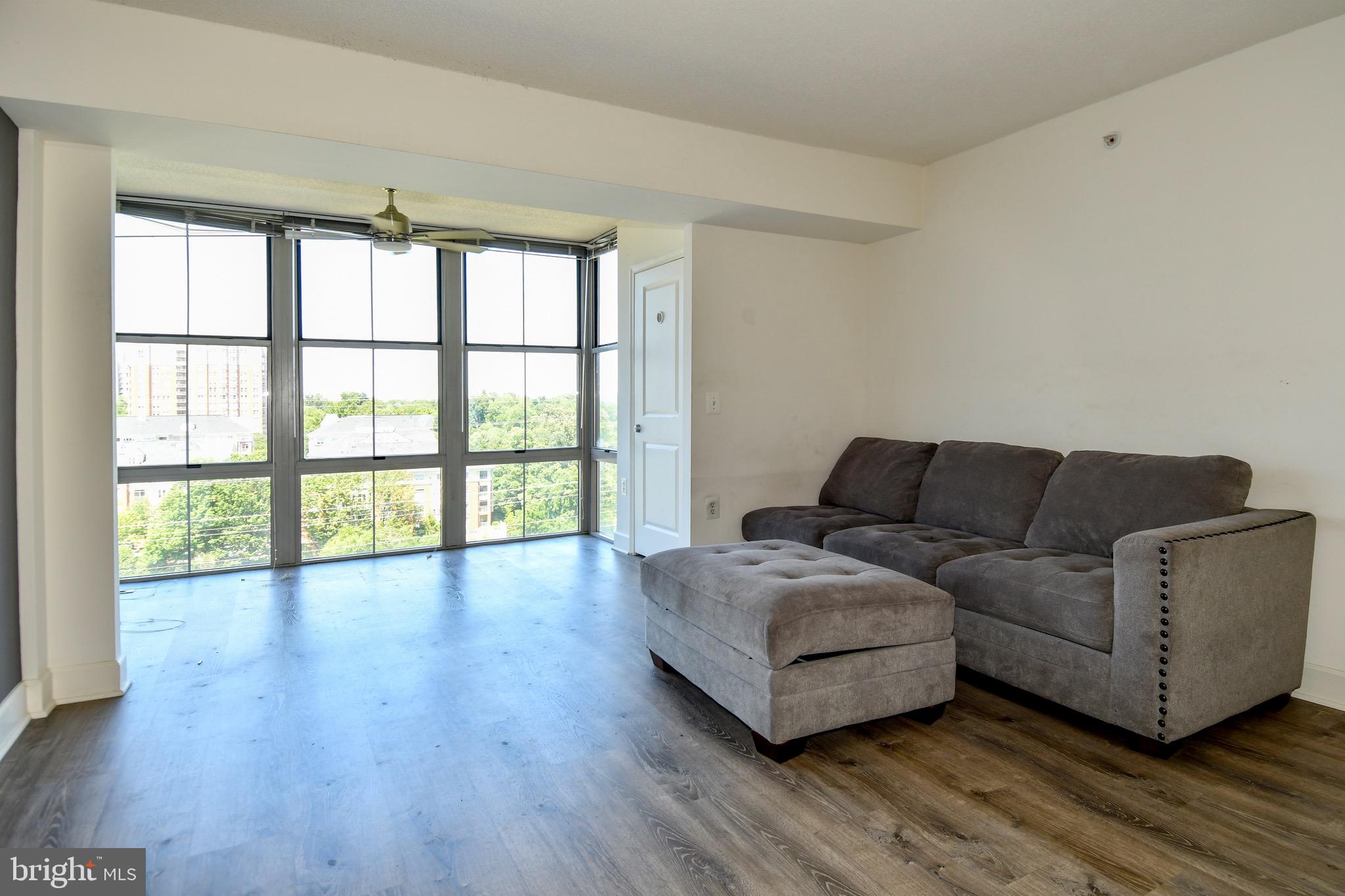 11800 Sunset Hills Road, Unit 1024 Reston, VA 20190 - Photo 5 of 41 Living Room