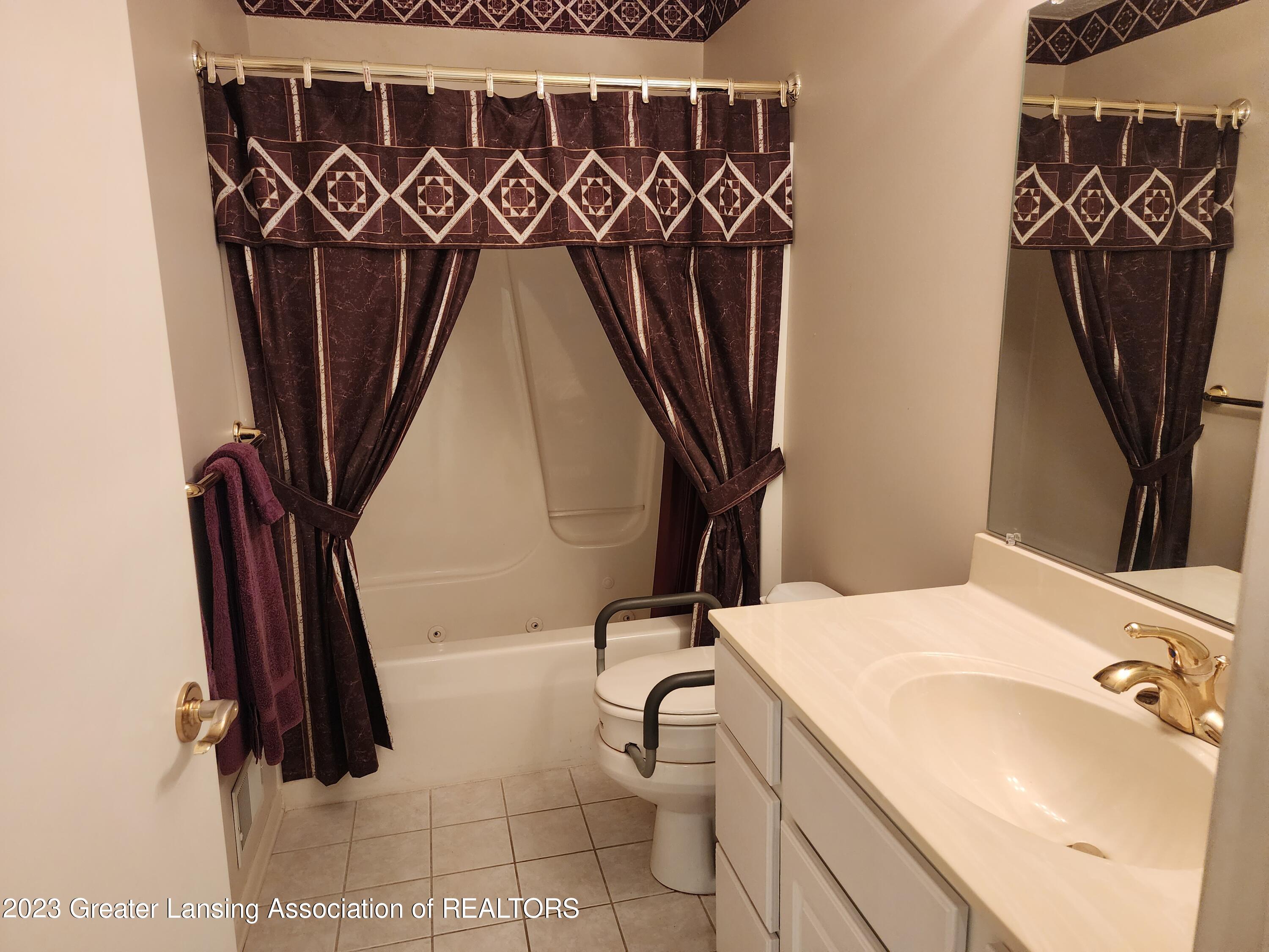 2806 Lamb Road, Unit 17 Mason, MI 48854 - Photo 10 of 19 bath 2