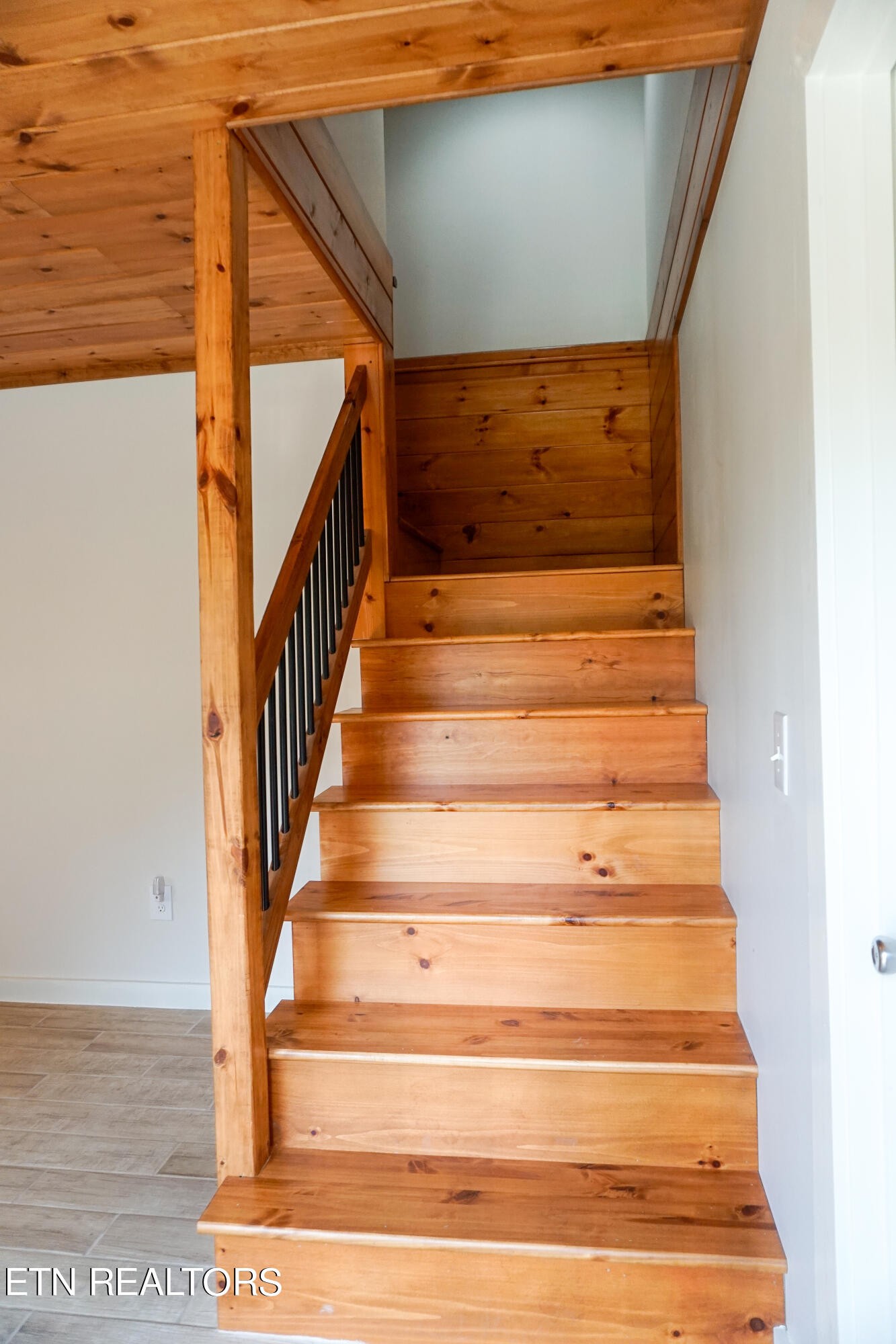 641 Plank Road Decatur, TN 37322 - Photo 25 of 32 a view of entryway