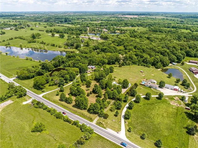 $465,000 | 537 Northeast State Route 13 Highway, Warrensburg, MO 64093