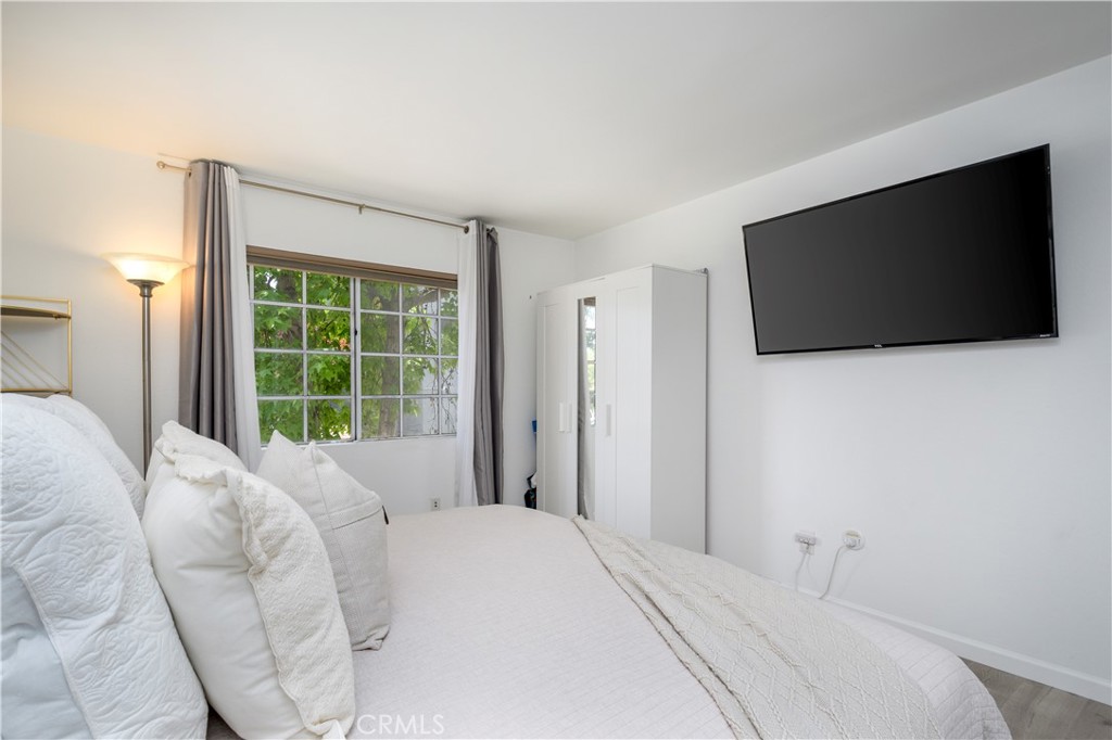 628 Daisy Avenue, Unit 222 Long Beach, CA 90802 - Photo 12 of 25 a bedroom with a bed and a flat screen tv