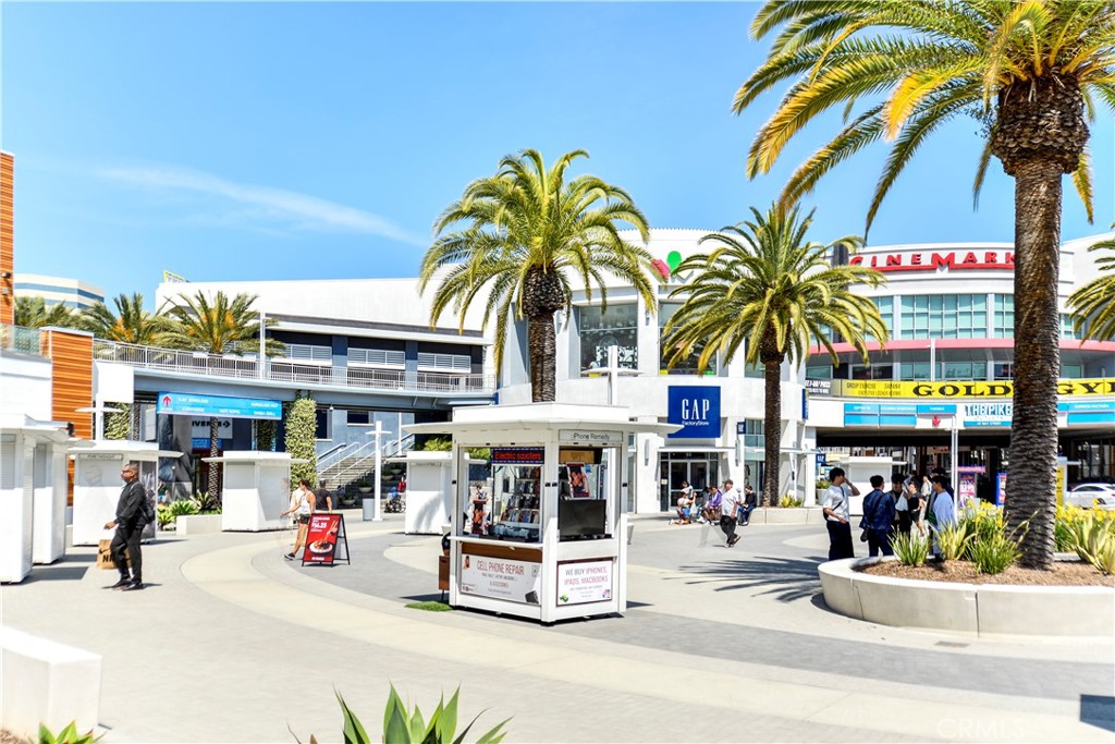 628 Daisy Avenue, Unit 222 Long Beach, CA 90802 - Photo 25 of 25 a view of a building with sitting area