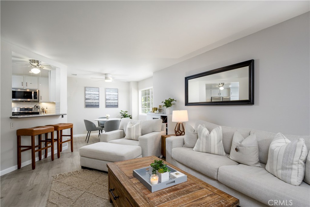 628 Daisy Avenue, Unit 222 Long Beach, CA 90802 - Photo 3 of 25 a living room with furniture and a large window