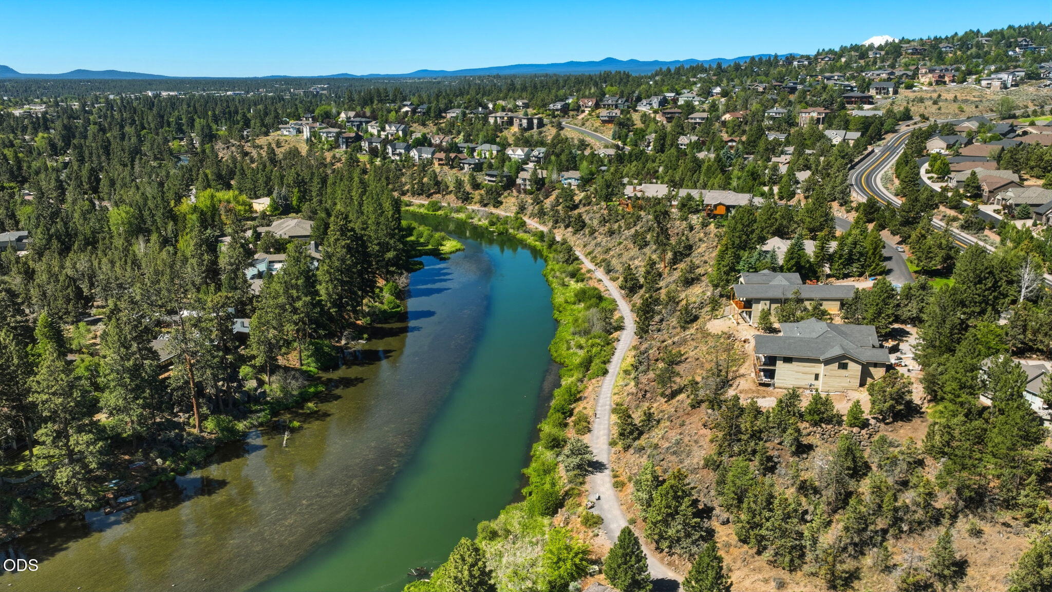 2627 Northwest Rippling River Court Bend, OR 97703 - Photo 8 of 48