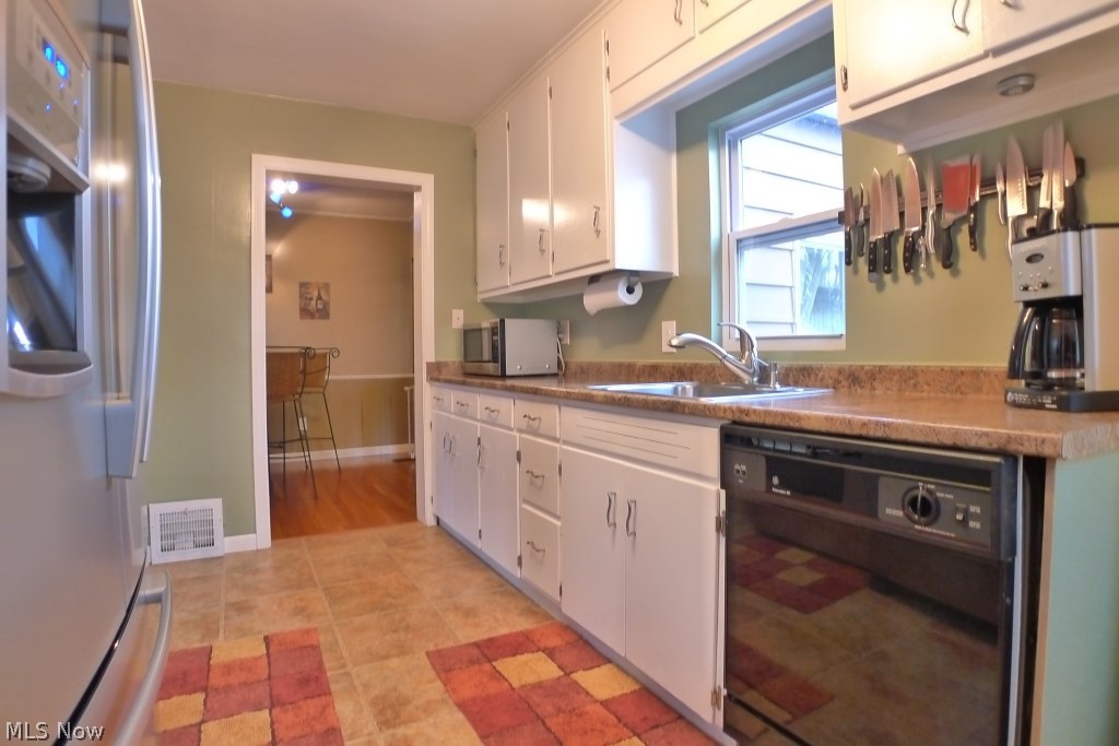 1543 Winchester Road Lyndhurst, OH 44124 - Photo 12 of 24