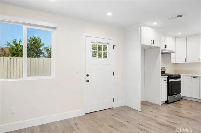 $2,500 | 9029 El Dorado Avenue, Unit MIDDLE, Sun Valley, CA 91352