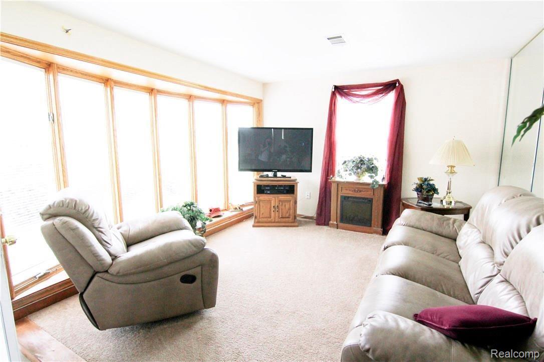 17660 Lohr Road Belleville, MI 48111 - Photo 8 of 15 6.jpg