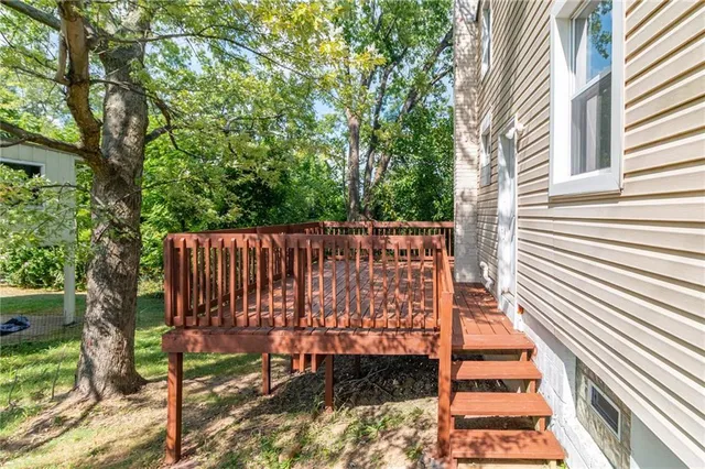 a view of a pathway of a house