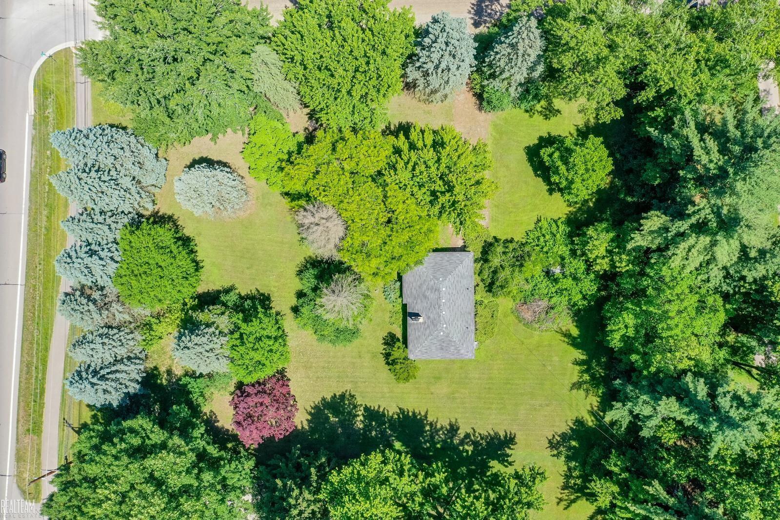 1755 West Avon Road Rochester Hills, MI 48309 - Photo 2 of 23