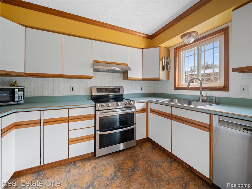 9143 Cedar Lake Road Pinckney, MI 48169 - Photo 7 of 24