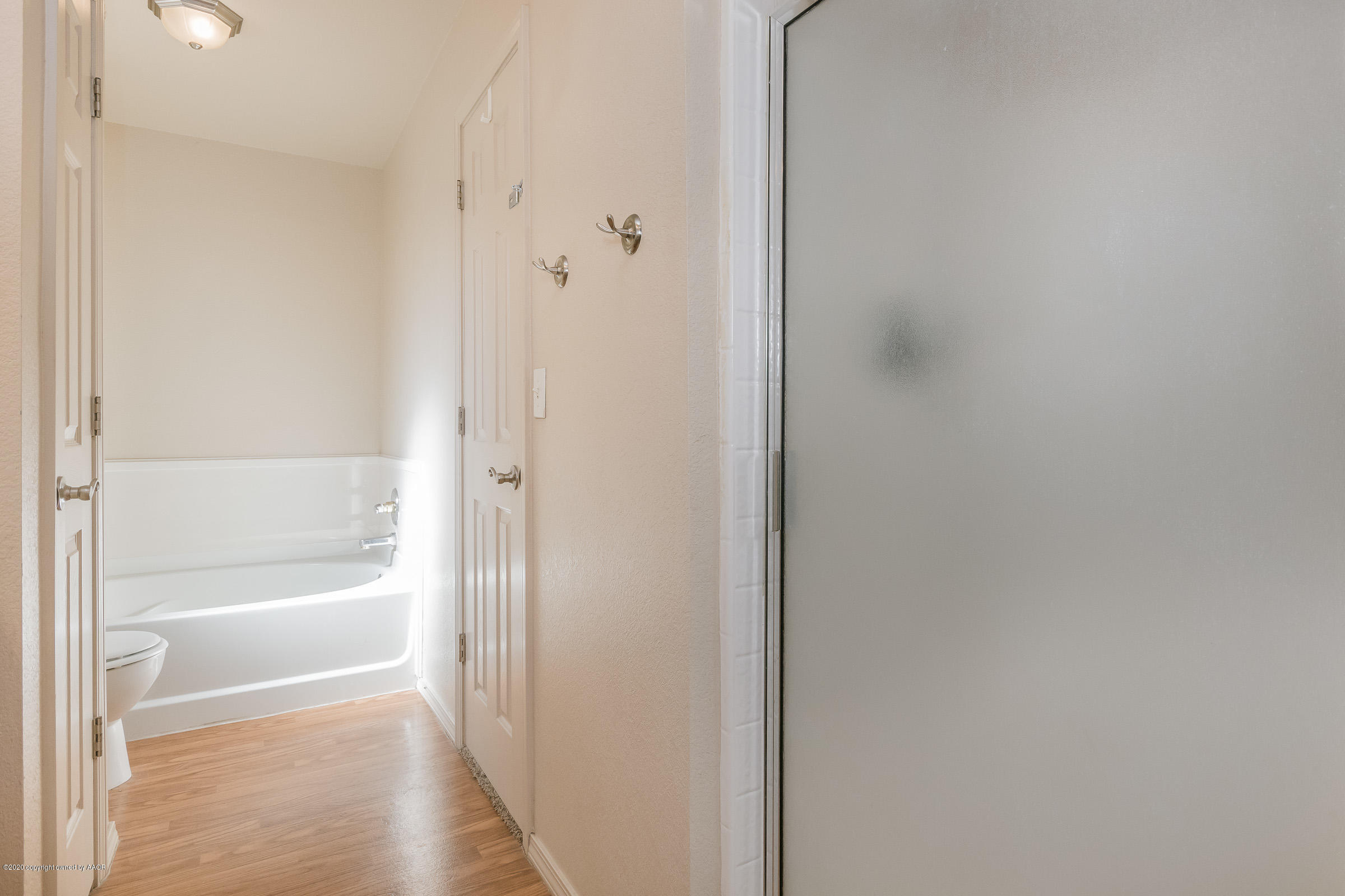 4812 Capulin Lane Amarillo, TX 79110 - Photo 12 of 20 a bathroom with a bathtub