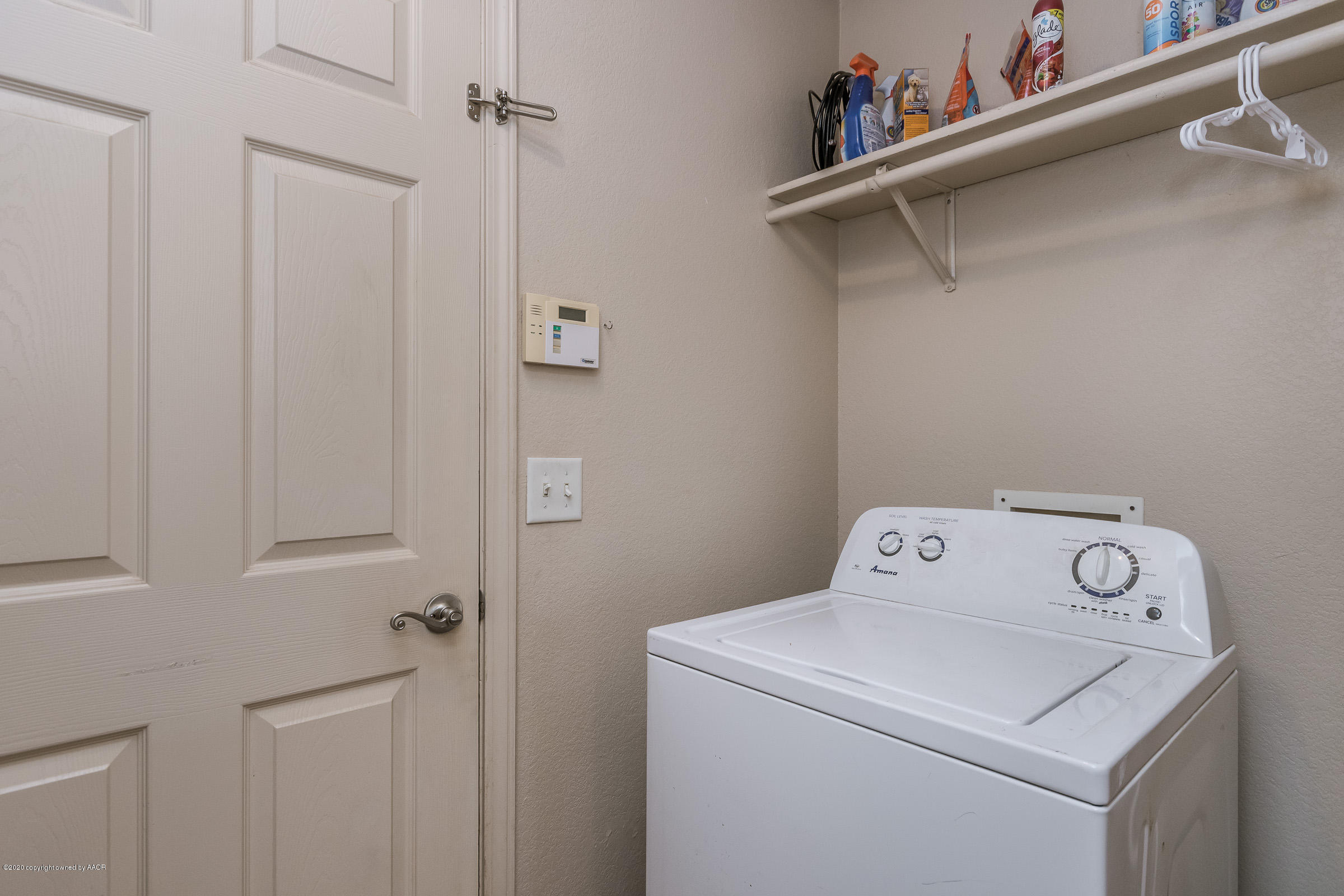 4812 Capulin Lane Amarillo, TX 79110 - Photo 8 of 20 a utility room with dryer and washer
