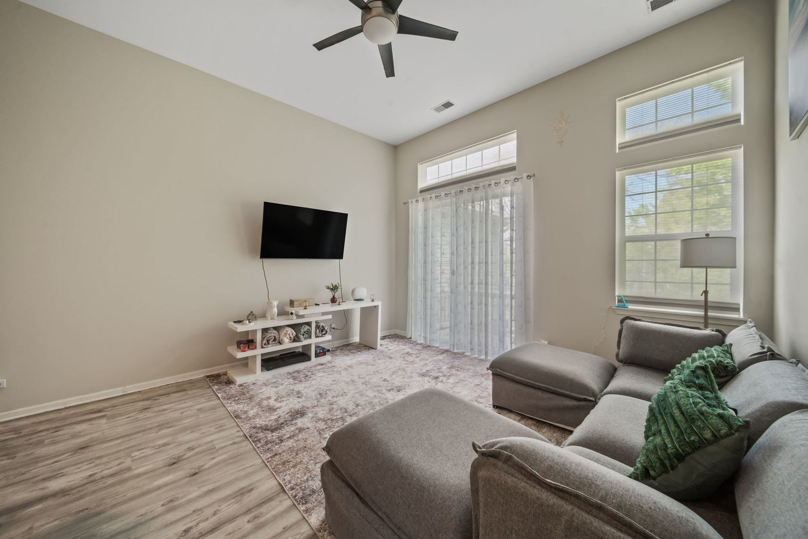 8132 Concord Lane, Unit E Justice, IL 60458 - Photo 4 of 50