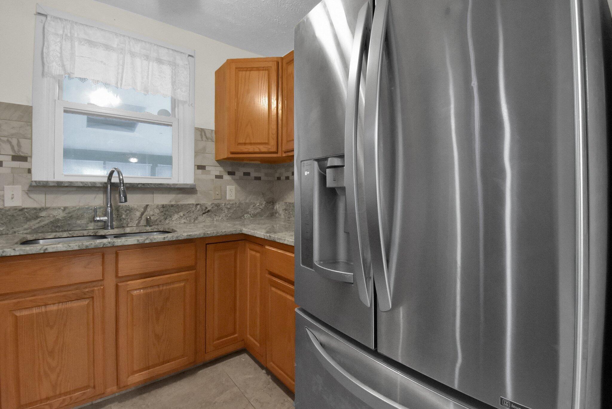 1454 Lockbourne Road Columbus, OH 43206 - Photo 10 of 27 Kitchen