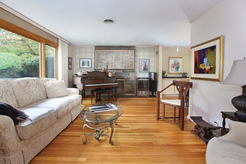11 Jane Road Newton, MA 02459 - Photo 2 of 8