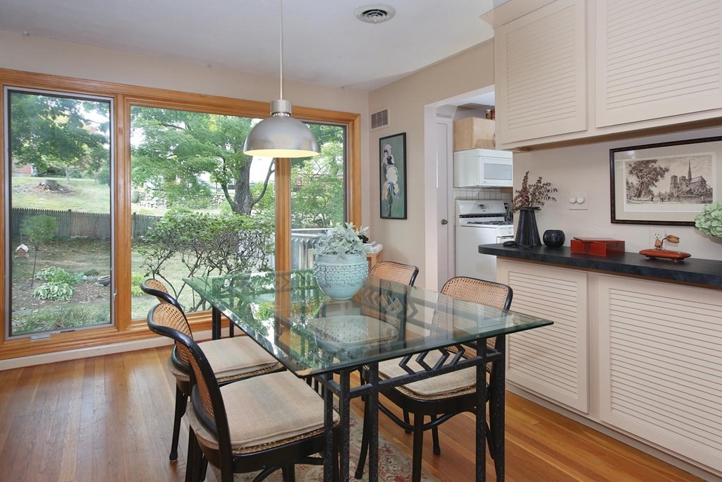 11 Jane Road Newton, MA 02459 - Photo 3 of 8