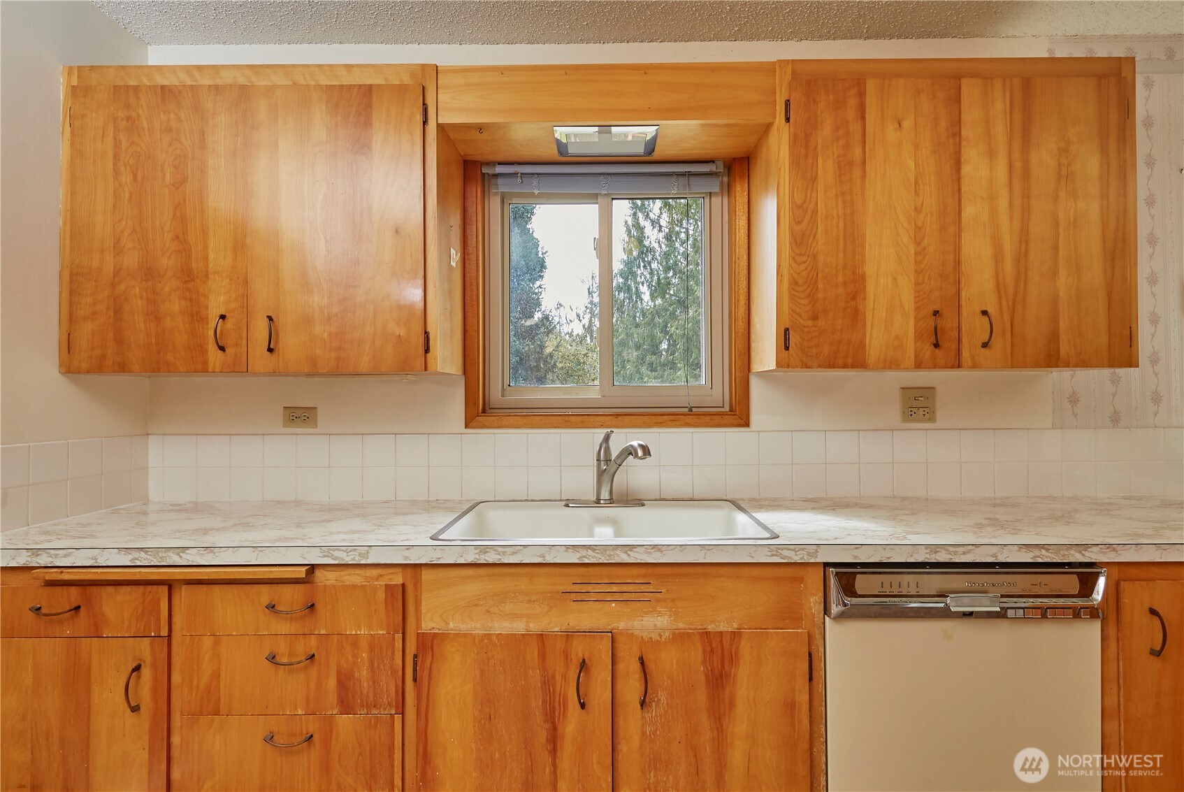 2903 Rozewood Drive Northeast Bremerton, WA 98310 - Photo 10 of 27