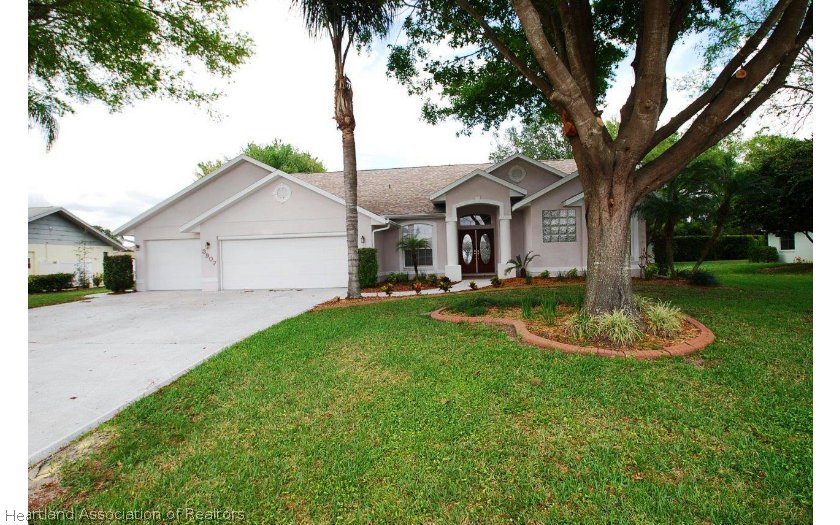 3907 Divot Road Sebring, FL 33872 - Photo 1 of 24 Gallery Image 1