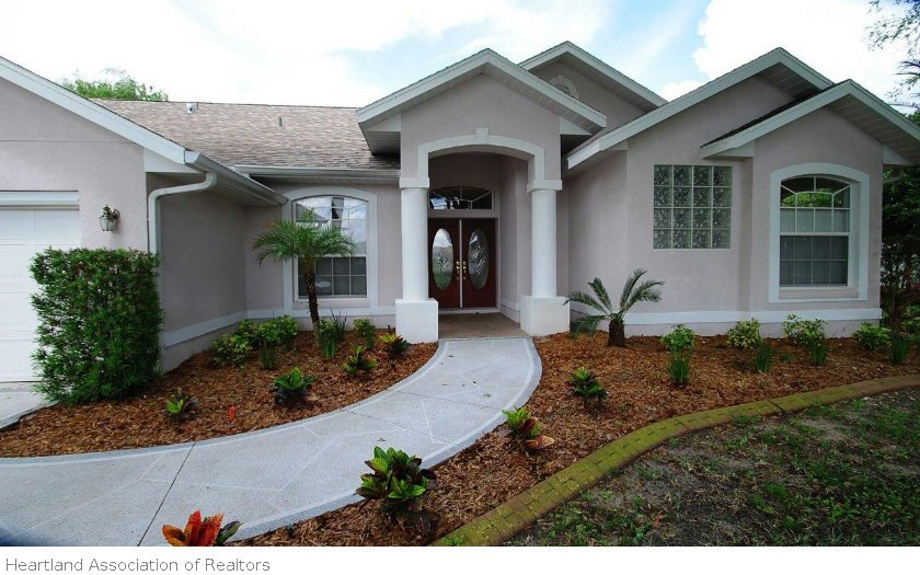 3907 Divot Road Sebring, FL 33872 - Photo 3 of 24 Gallery Image 3