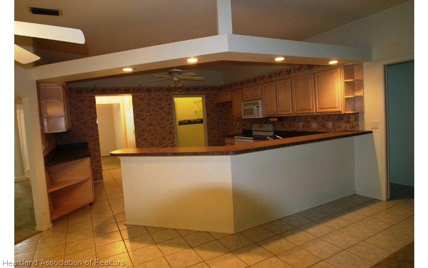 3907 Divot Road Sebring, FL 33872 - Photo 8 of 24 Gallery Image 8