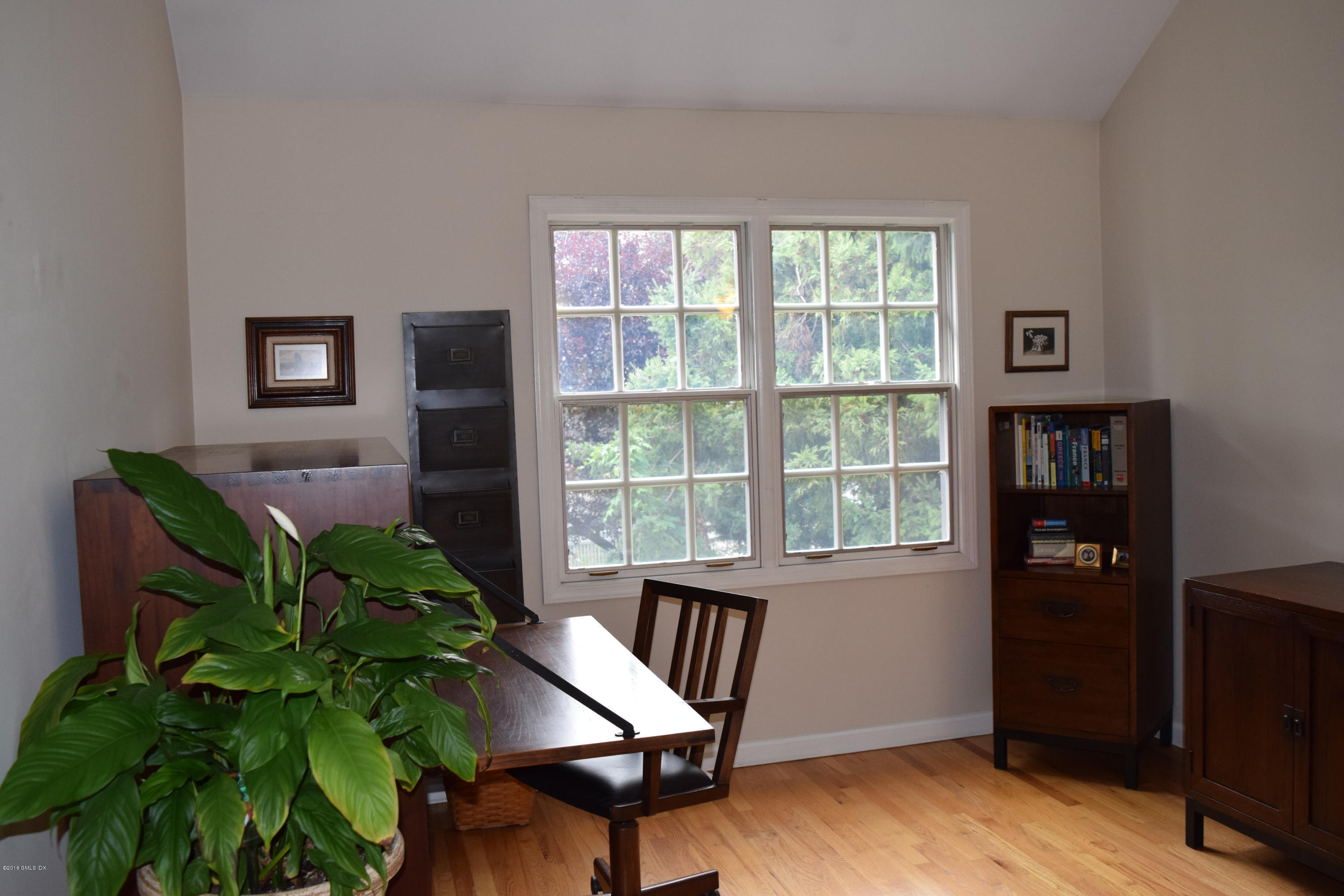 28 Home Place, Unit B2 Greenwich, CT 06830 - Photo 12 of 15 a living room with furniture and a potted plant