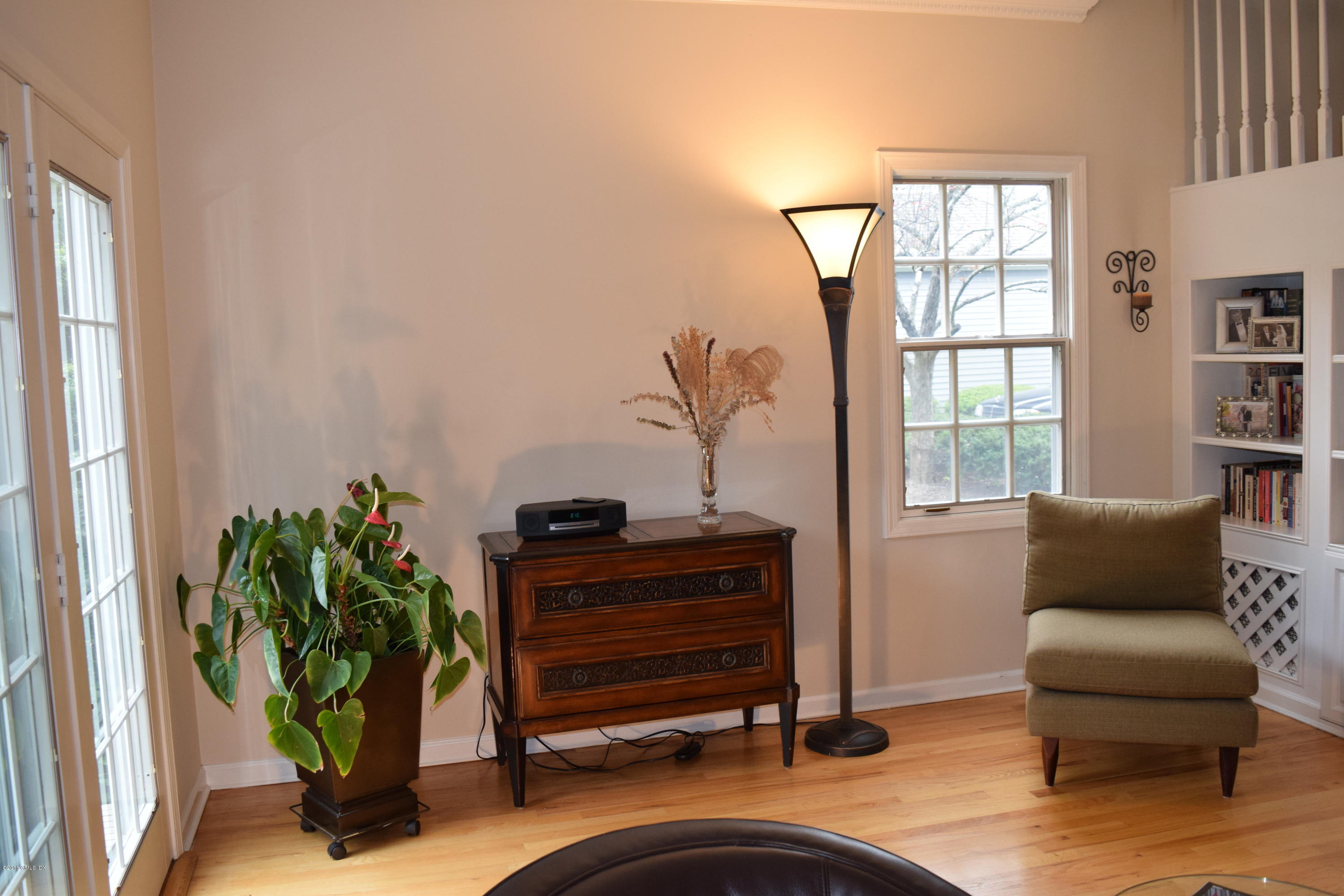 28 Home Place, Unit B2 Greenwich, CT 06830 - Photo 7 of 15 a living room with furniture and a potted plant