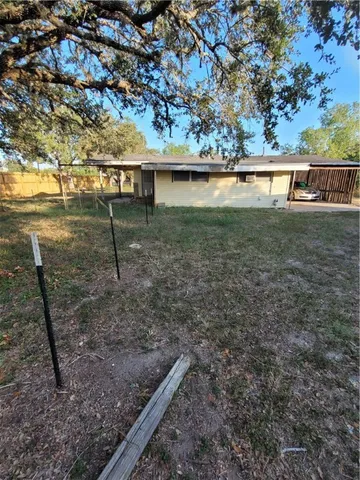 a view of a yard with a tree