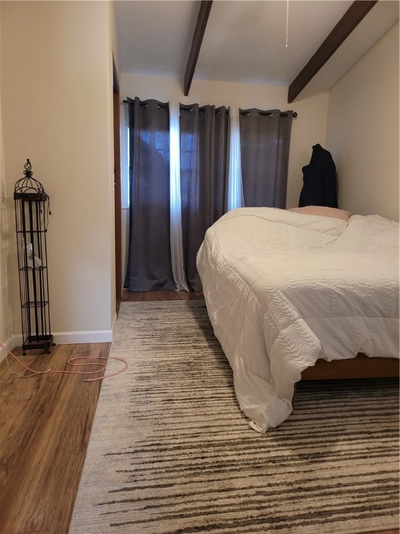 125 Harbor Circle Mathis, TX 78368 - Photo 10 of 12 a large bed in a balcony