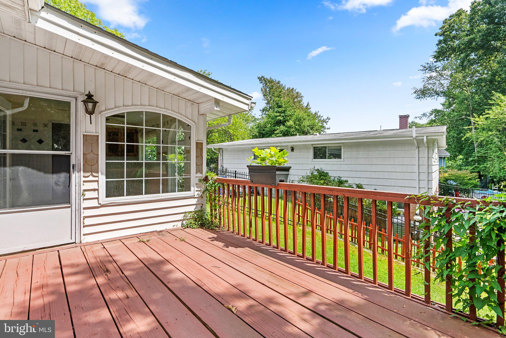 318 Hillsboro Drive Silver Spring, MD 20902 - Photo 2 of 15