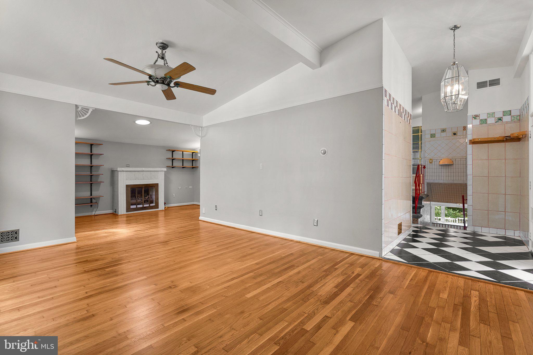 318 Hillsboro Drive Silver Spring, MD 20902 - Photo 4 of 15