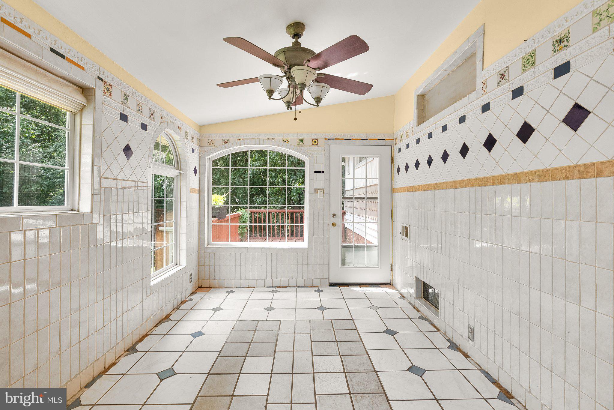 318 Hillsboro Drive Silver Spring, MD 20902 - Photo 7 of 15