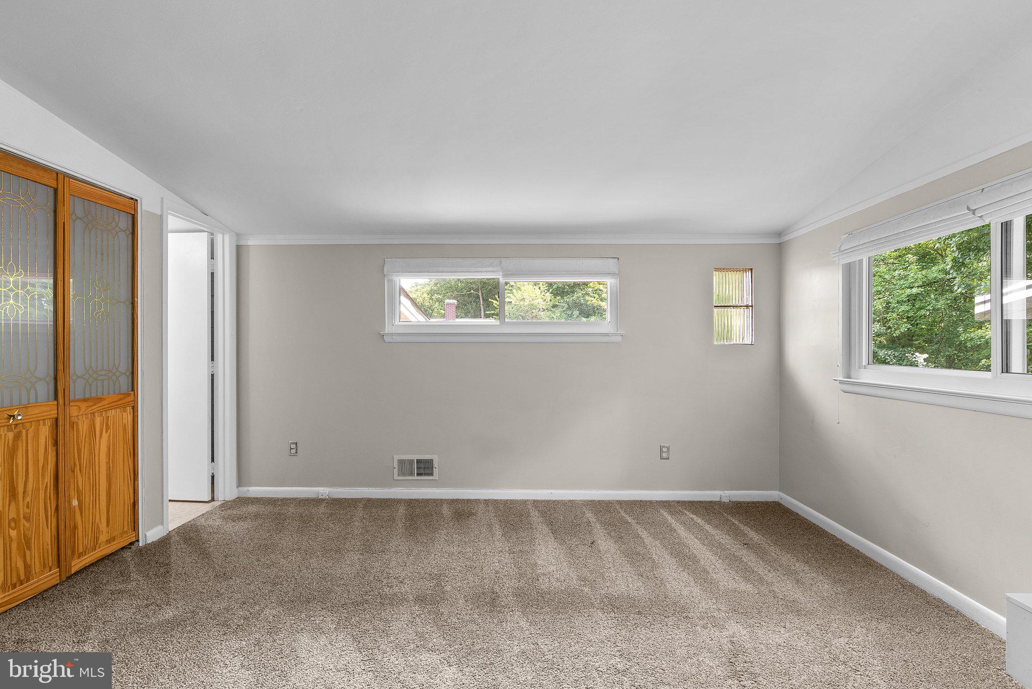 318 Hillsboro Drive Silver Spring, MD 20902 - Photo 10 of 15