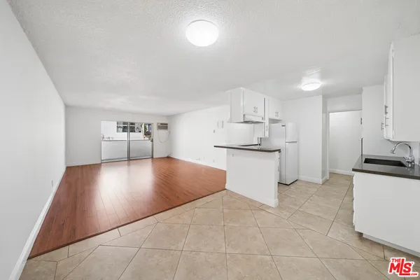 $2,350 | 105 South Orlando Avenue, Unit 207, Los Angeles, CA 90048