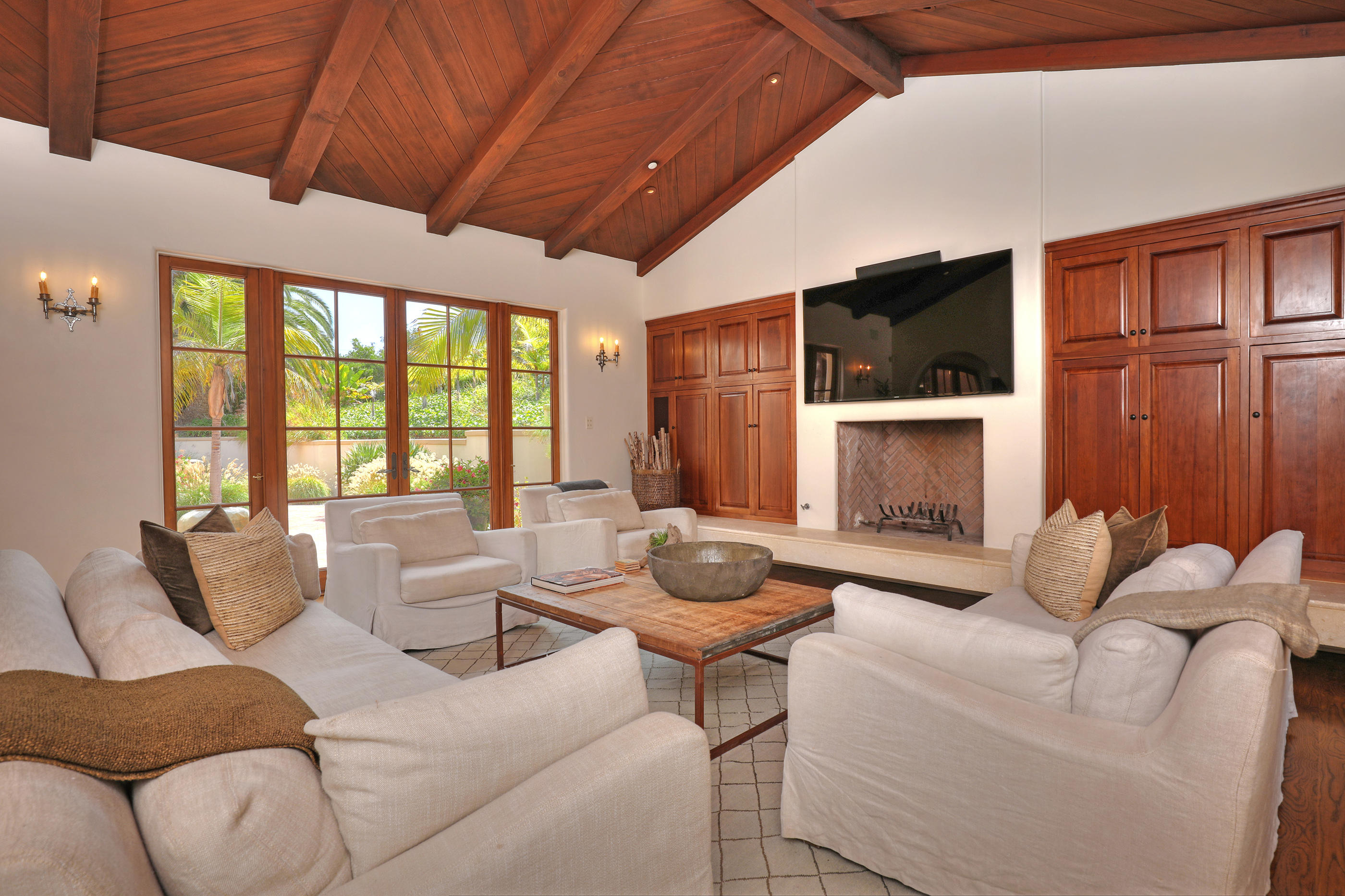 405 Via Hierba Santa Barbara, CA 93110 - Photo 18 of 41 Living Room