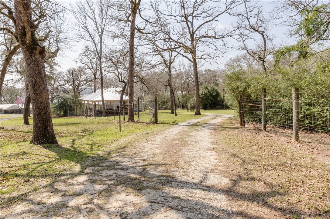 9360 Riley Green Road Franklin, TX 77856 - Photo 7 of 47
